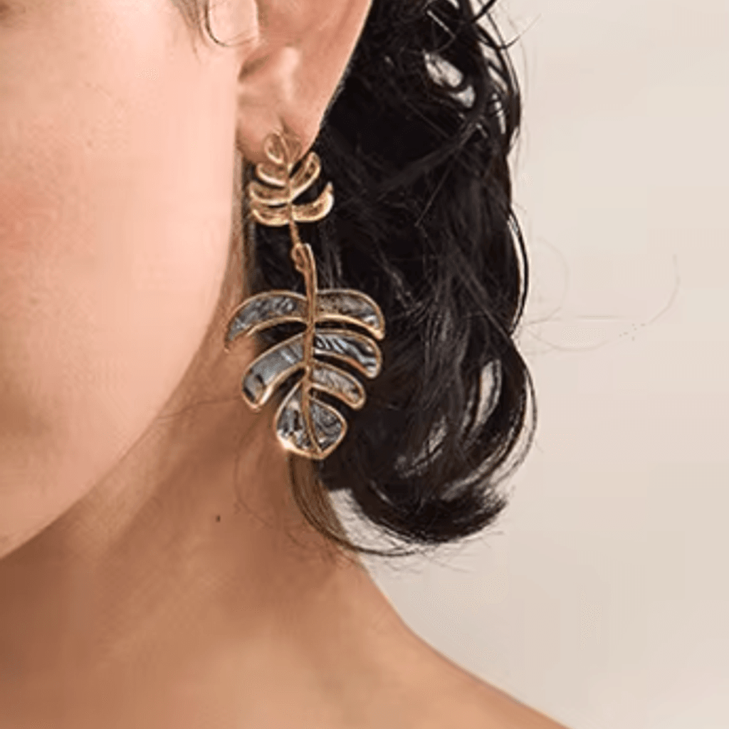 aretes colgantes de hoja dorada concha nacar acero inoxidable guatemala