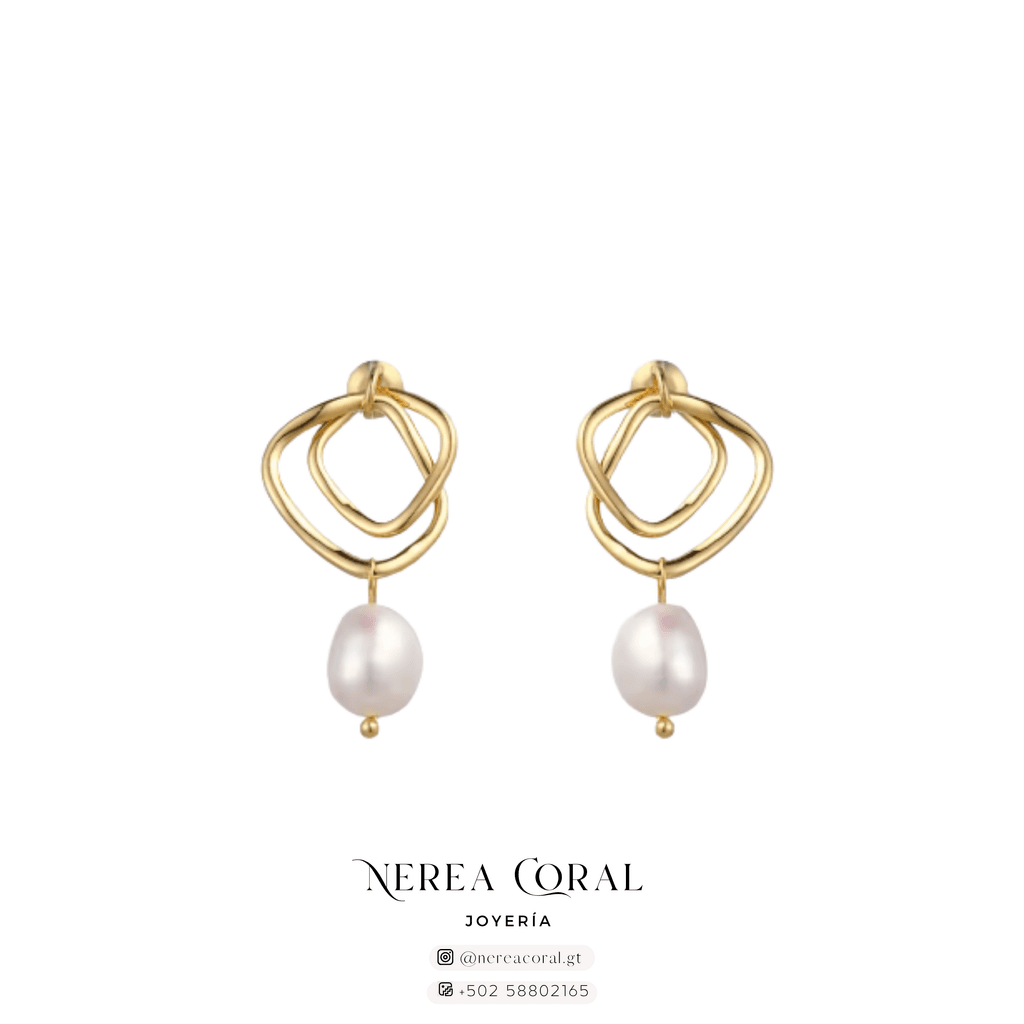 Aretes dorados con perla natural, de río. Colgantes
